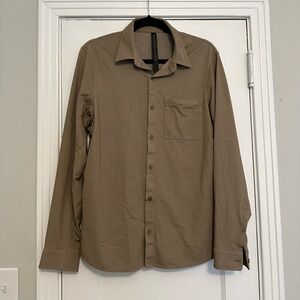 Lululemon men’s long sleeve button down shirt in brown size medium